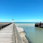 à Deux Pas De La Et Des Commerces *